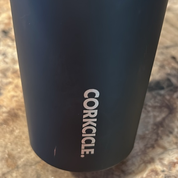 NWT Corkcicle Black Canteen Vinnebago Edition 25 Oz. Works For Cold or Hot - Picture 4 of 4